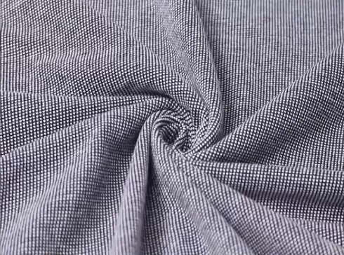 자연스러운 편안함, 구조감, 통기성이 균형 있게 어우러진 제품입니다